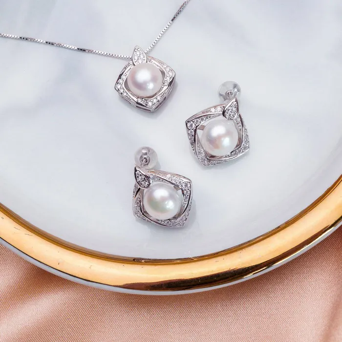 Pearly Lustre Earrings Elegant Freshwater Pearl Earrings WE00087