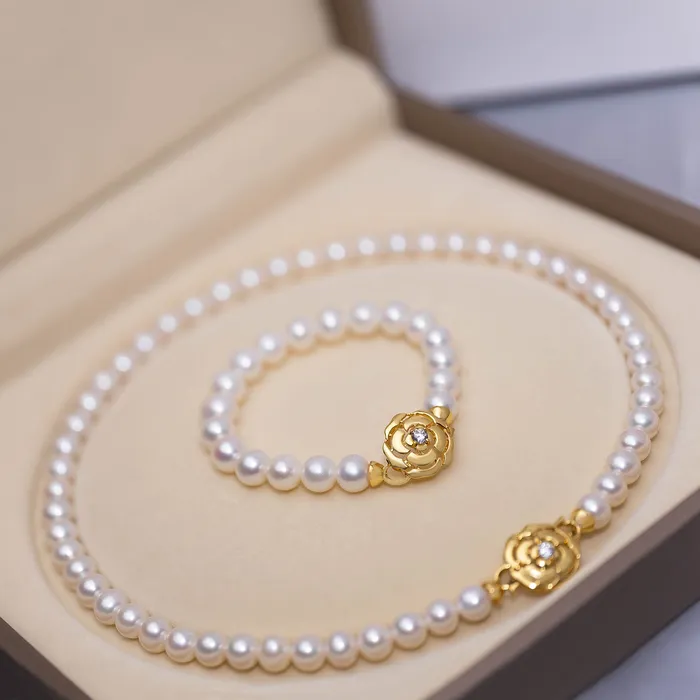 Pearly Lustre Necklaces Elegant Freshwater Pearl Necklace WN00222