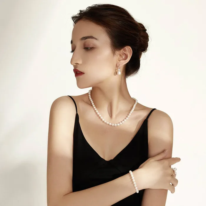 Pearly Lustre Necklaces Elegant Freshwater Pearl Necklace WN00222