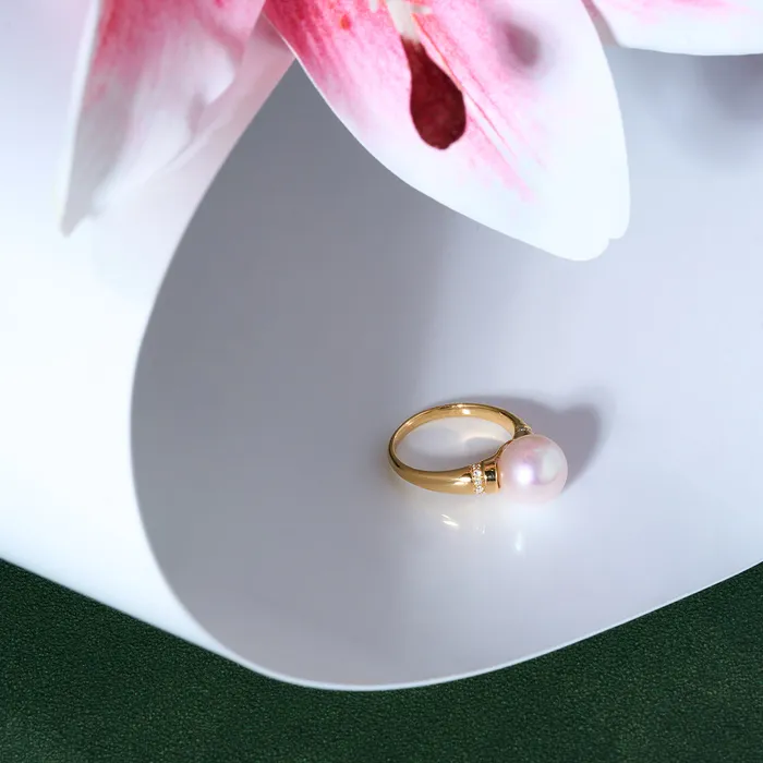 Pearly Lustre Rings 18K Solid Gold Diamond Top Grade Freshwater Pearl Ring KR00118