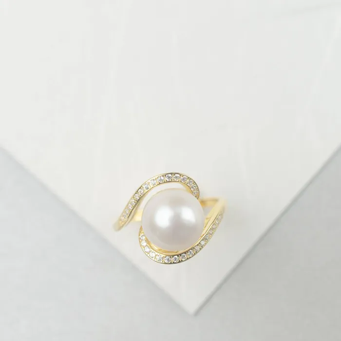 Pearly Lustre Rings Elegant Freshwater Pearl Ring WR00073