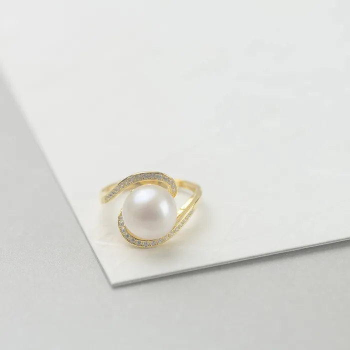 Pearly Lustre Rings Elegant Freshwater Pearl Ring WR00073
