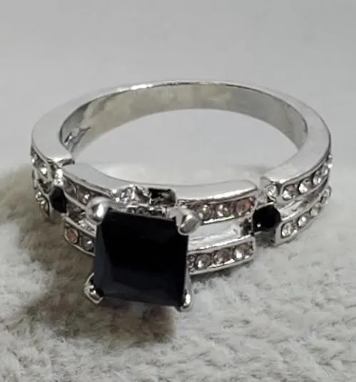 R736 Silver Black Gemstone Rhinestone Ring alice Rings