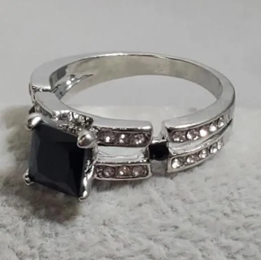 R736 Silver Black Gemstone Rhinestone Ring alice Rings