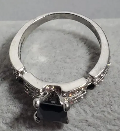 R736 Silver Black Gemstone Rhinestone Ring alice Rings